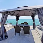 будинок з приватним пірсом та морем совіньон Σπίτι διακοπών