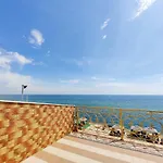 будинок з приватним пірсом та морем совіньон Odessa