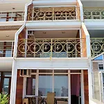 будинок з приватним пірсом та морем совіньон Odessa