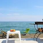 будинок з приватним пірсом та морем совіньон Casa vacanze *