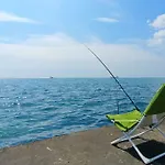 будинок з приватним пірсом та морем совіньон