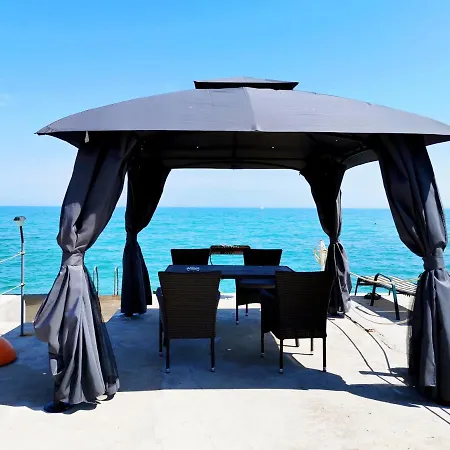 Holiday home будинок з приватним пірсом та морем совіньон