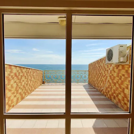 Holiday home будинок з приватним пірсом та морем совіньон Odesa