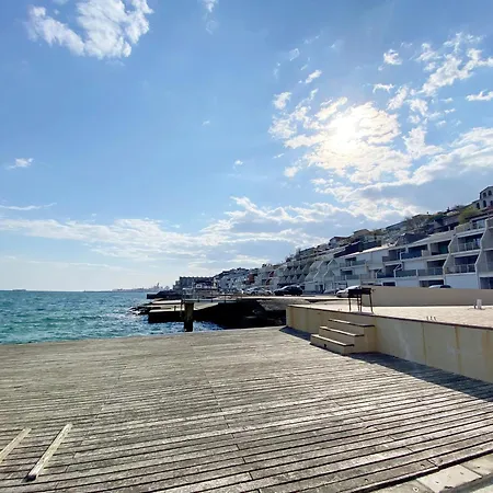 будинок з приватним пірсом та морем совіньон Holiday home Odesa