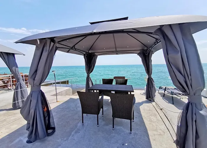 будинок з приватним пірсом та морем совіньон Holiday home