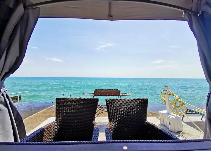 будинок з приватним пірсом та морем совіньон