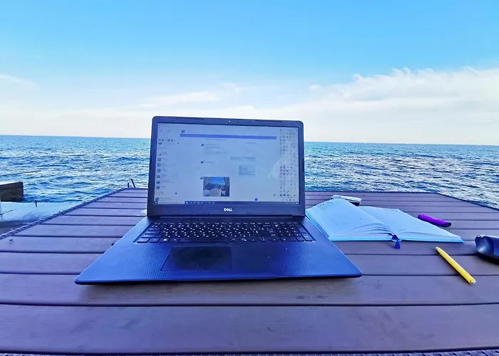 будинок з приватним пірсом та морем совіньон Holiday home