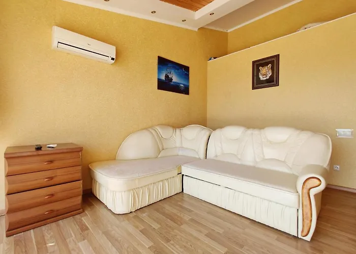 Holiday home будинок з приватним пірсом та морем совіньон *