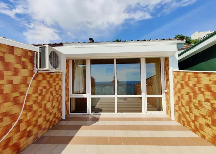 Holiday home будинок з приватним пірсом та морем совіньон