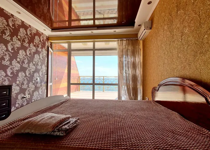 будинок з приватним пірсом та морем совіньон * Odesa