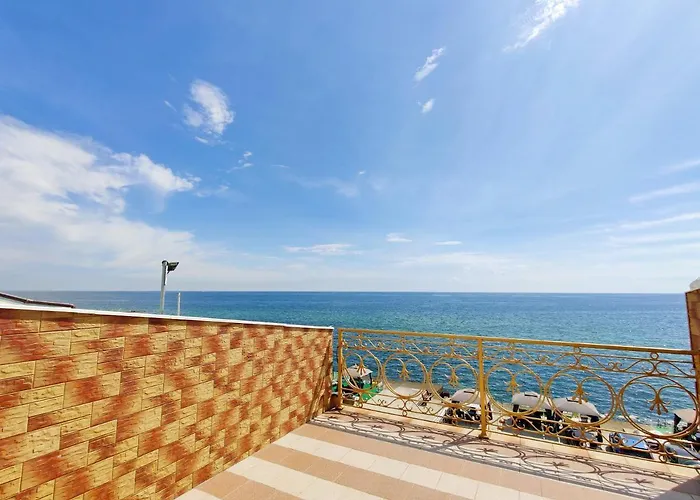 будинок з приватним пірсом та морем совіньон Odesa