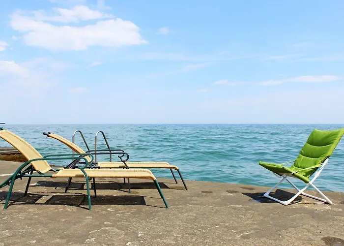 будинок з приватним пірсом та морем совіньон Odesa