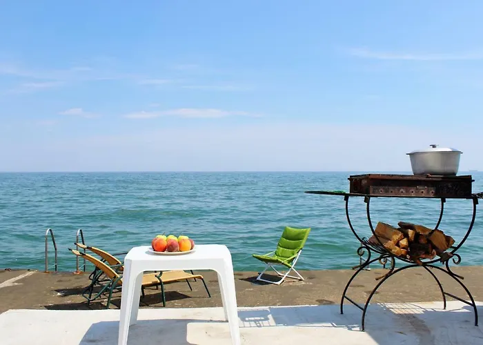 будинок з приватним пірсом та морем совіньон Holiday home *