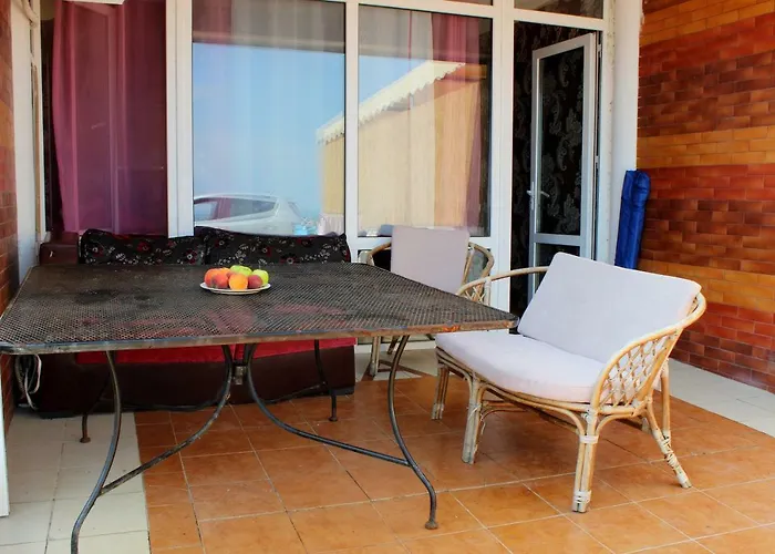 Holiday home будинок з приватним пірсом та морем совіньон