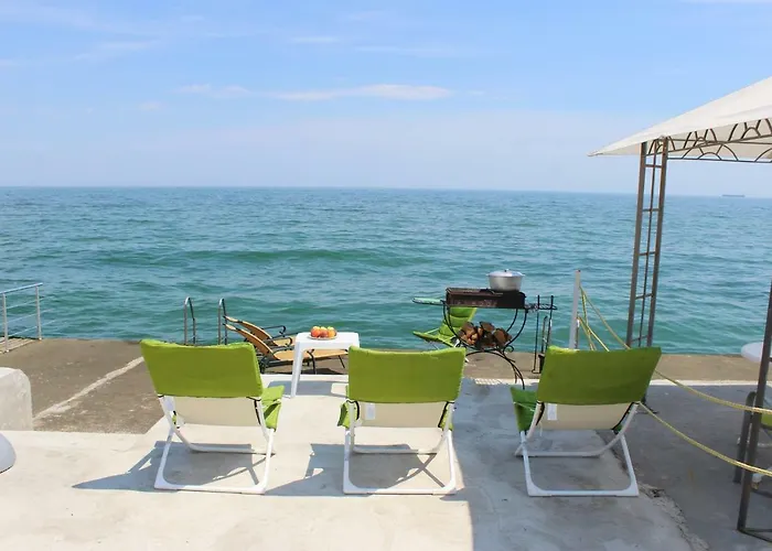 будинок з приватним пірсом та морем совіньон