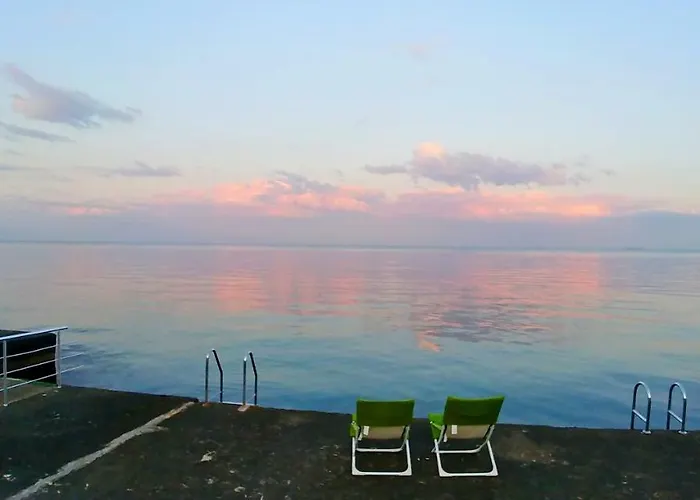 будинок з приватним пірсом та морем совіньон Odesa