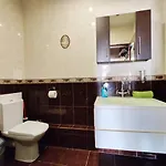 будинок з приватним пірсом та морем совіньон *