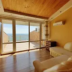 будинок з приватним пірсом та морем совіньон *