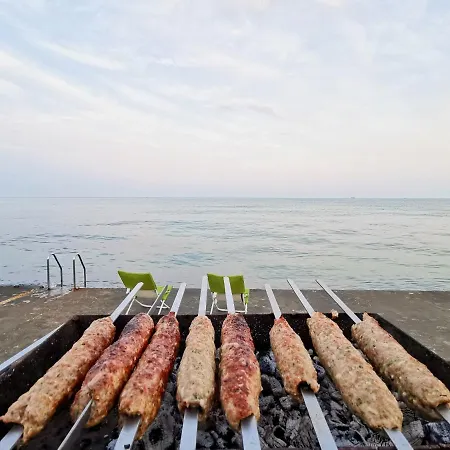 Vakantiehuis будинок з приватним пірсом та морем совіньон *