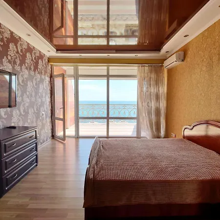 будинок з приватним пірсом та морем совіньон אודסה