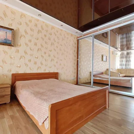 Vakantiehuis будинок з приватним пірсом та морем совіньон *